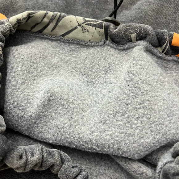 Short drawstring sweatshirt. Size small. Very soft. - Picture 3 of 4